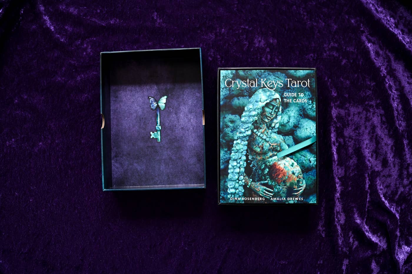 Crystal Keys Tarot: 78 Cards & 176-Page Full-Color Guidebook