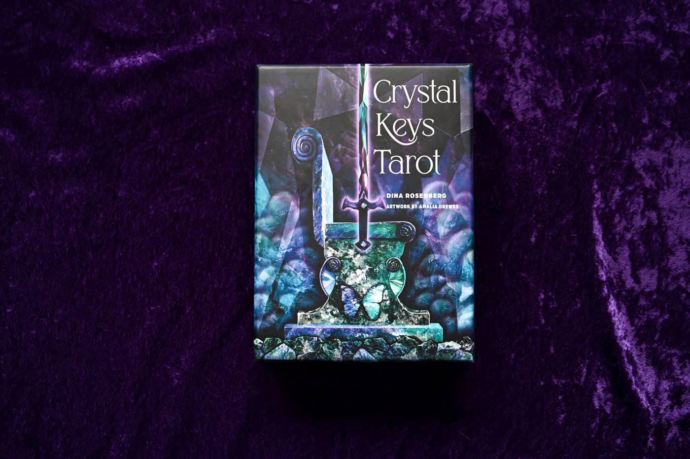 Crystal Keys Tarot: 78 Cards & 176-Page Full-Color Guidebook