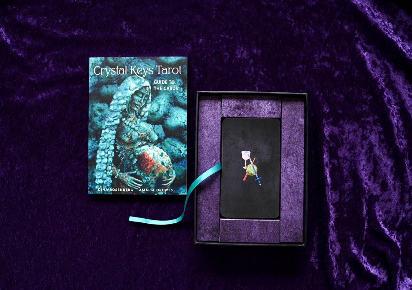 Crystal Keys Tarot: 78 Cards & 176-Page Full-Color Guidebook